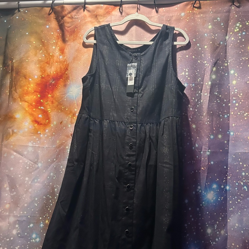 Black pinafore tie back dress

Light glitter “tartan” pattern

Has pockets